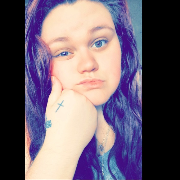 Meet your Posher, Courtney - Picture 1 of 1